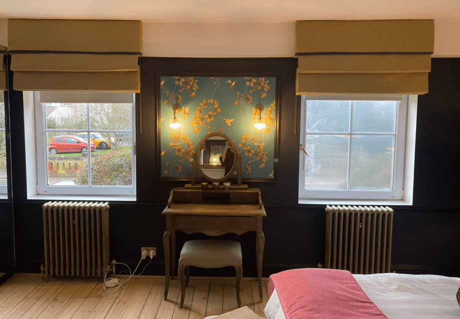 LIGHTING IN 1930S BEDROOM 