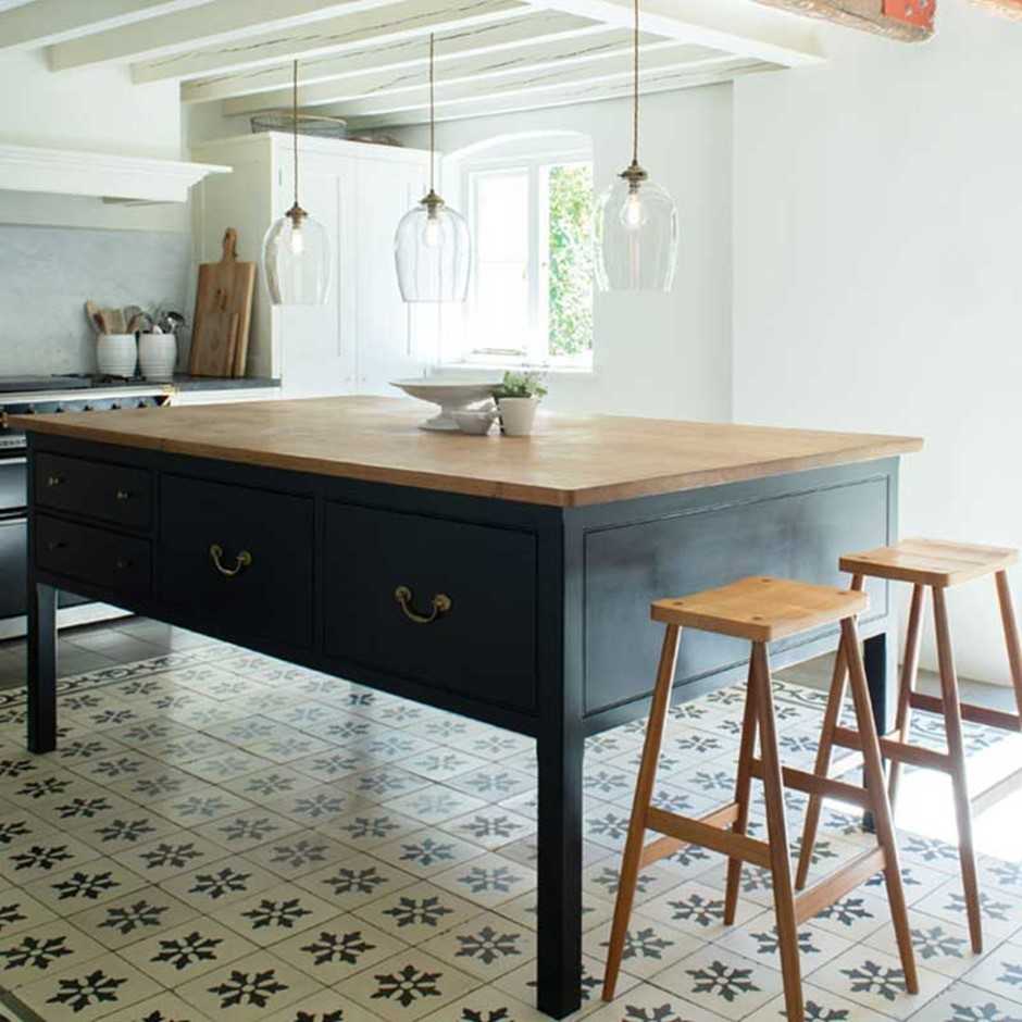 Glass pendant lights over a dark grey wooden table